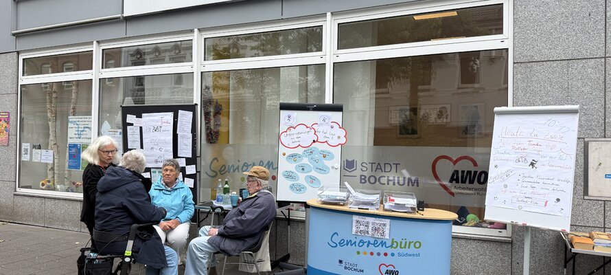 Tandem und rollatorgruppe vor dem SB Mai 25.jpeg