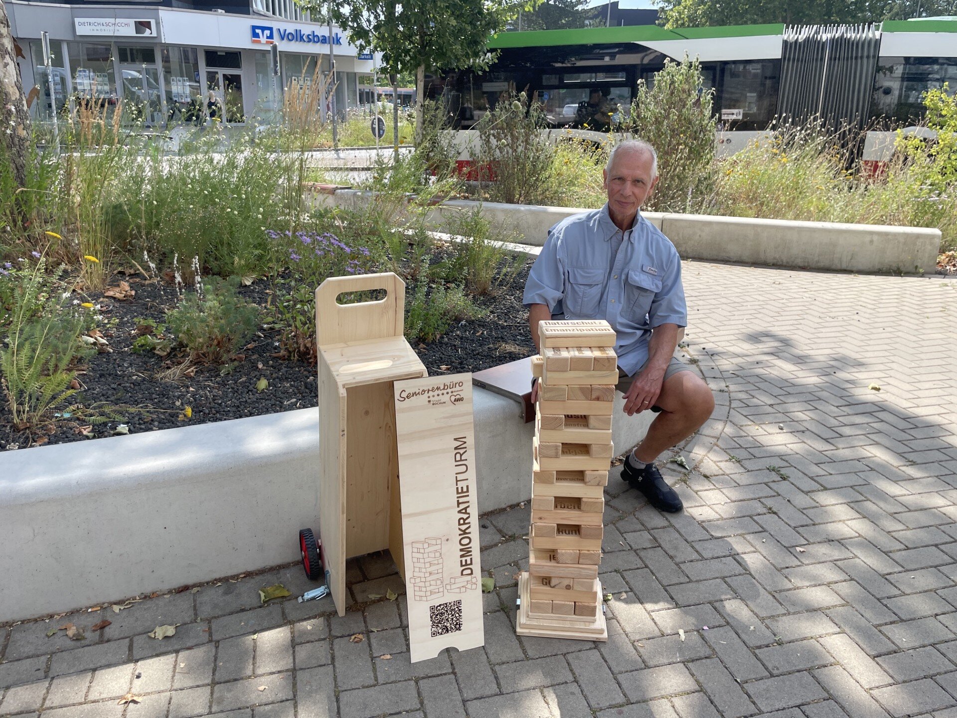 Demokratieturm mit Olaf.jpg